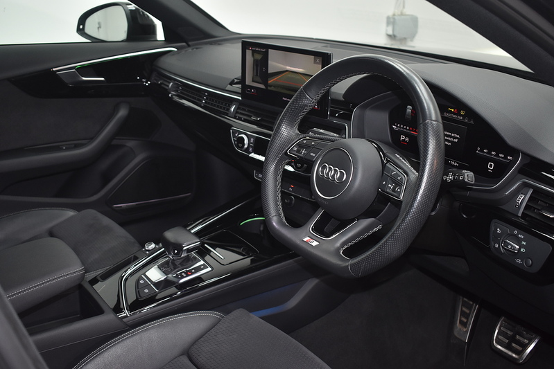 Audi A4 Avant TFSI Black Edition - U6238