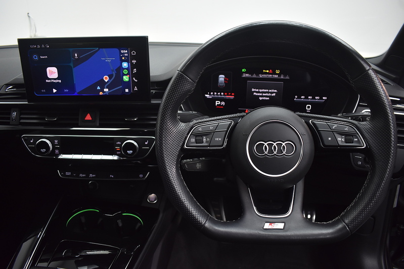 Audi A4 Avant TFSI Black Edition - U6238