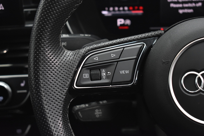 Audi A4 Avant TFSI Black Edition - U6238