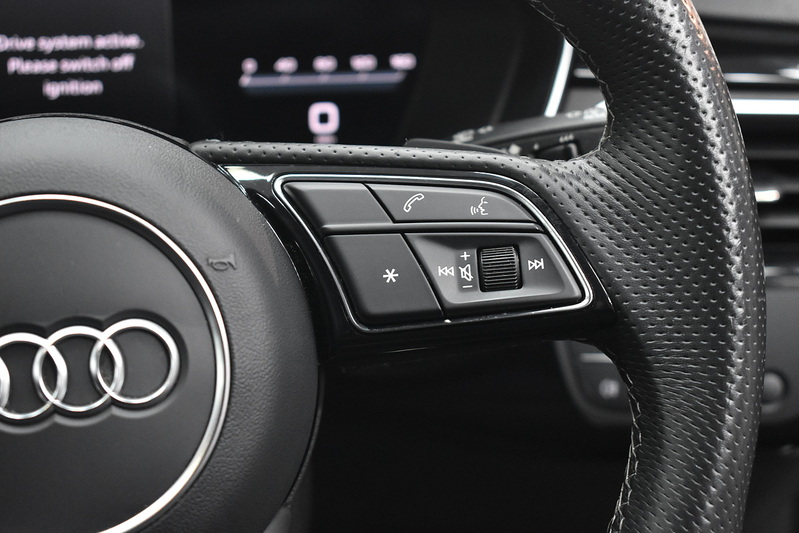 Audi A4 Avant TFSI Black Edition - U6238