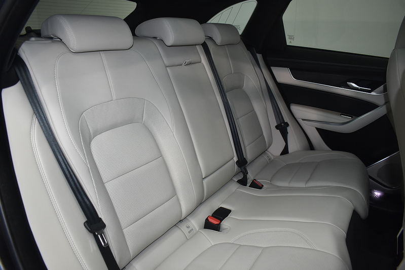 Jaguar F-PACE D200 MHEV R-Dynamic Black - U6252