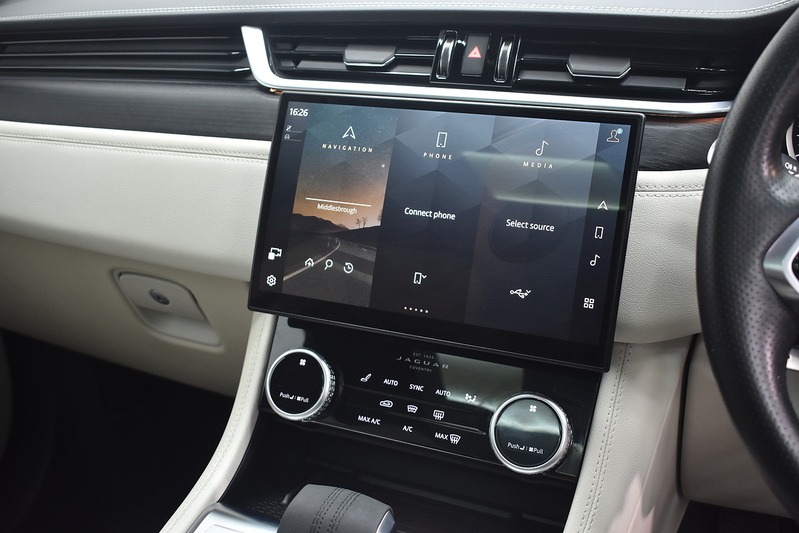 Jaguar F-PACE D200 MHEV R-Dynamic Black - U6252