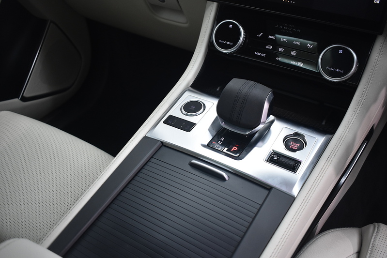 Jaguar F-PACE D200 MHEV R-Dynamic Black - U6252