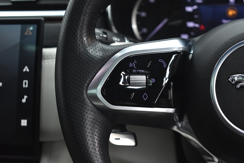 Jaguar F-PACE D200 MHEV R-Dynamic Black - U6252