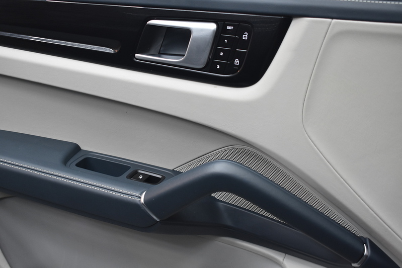 Porsche Cayenne T V6 - U6254