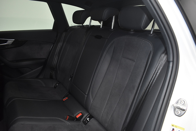Audi A4 Avant TFSI Black Edition - U6260