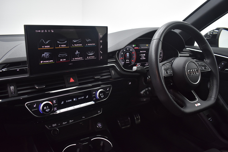 Audi A4 Avant TFSI Black Edition - U6260