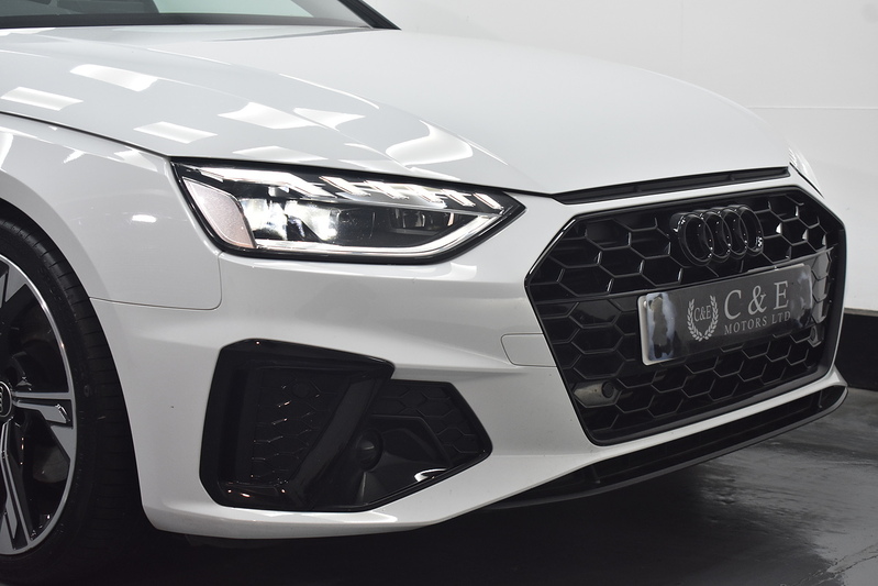 Audi A4 Avant TFSI Black Edition - U6260