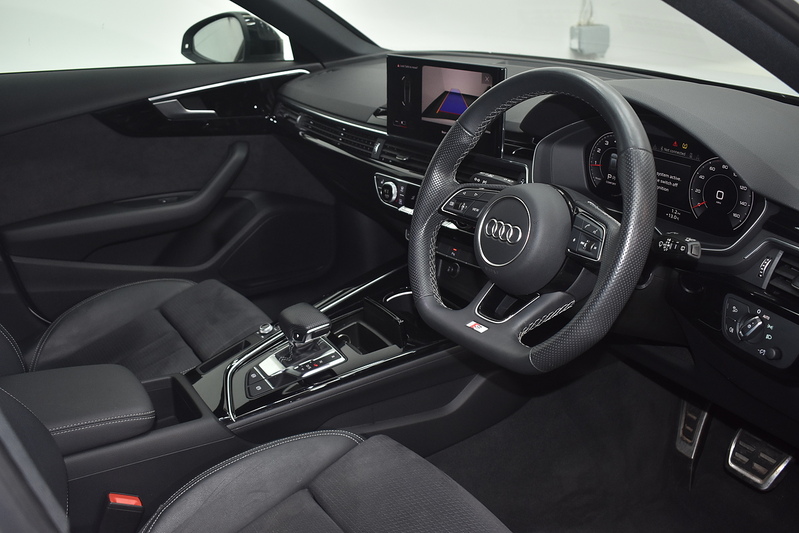 Audi A4 Avant TFSI Black Edition - U6260