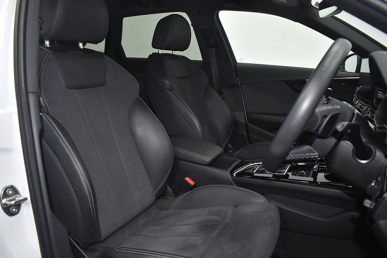 Audi A4 Avant TFSI Black Edition - U6260