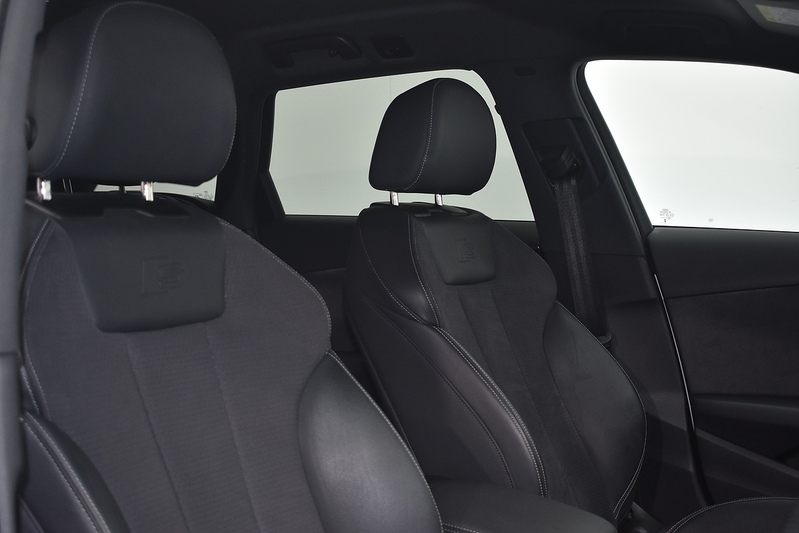 Audi A4 Avant TFSI Black Edition - U6260