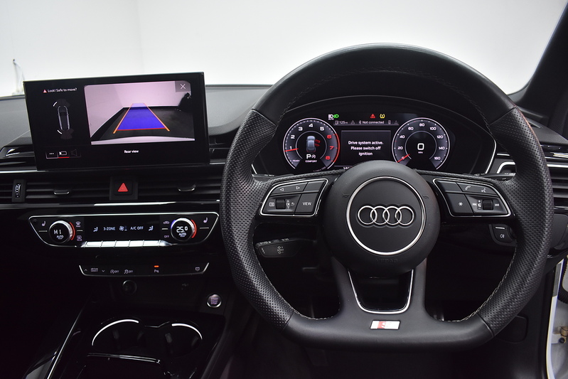 Audi A4 Avant TFSI Black Edition - U6260