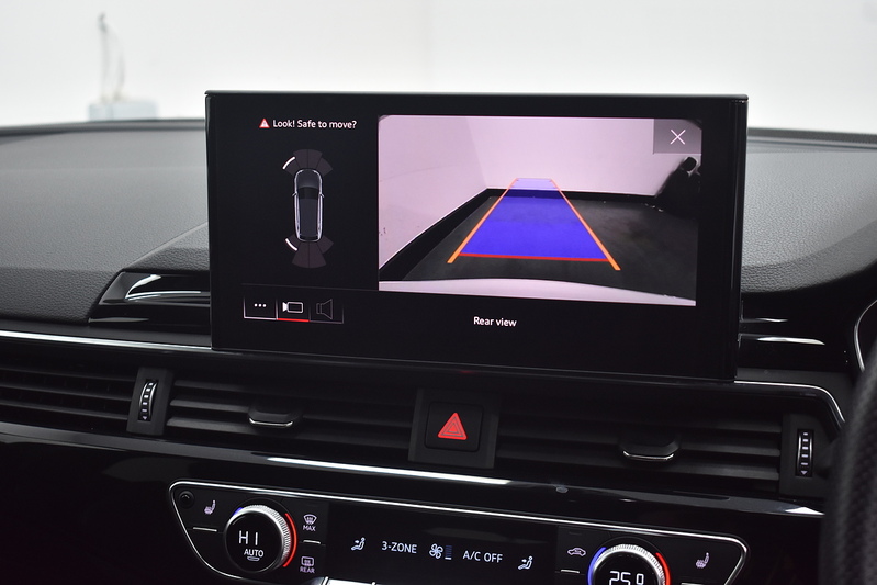 Audi A4 Avant TFSI Black Edition - U6260