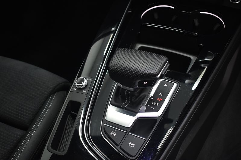 Audi A4 Avant TFSI Black Edition - U6260