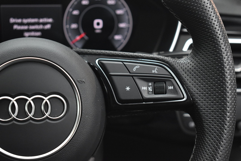 Audi A4 Avant TFSI Black Edition - U6260