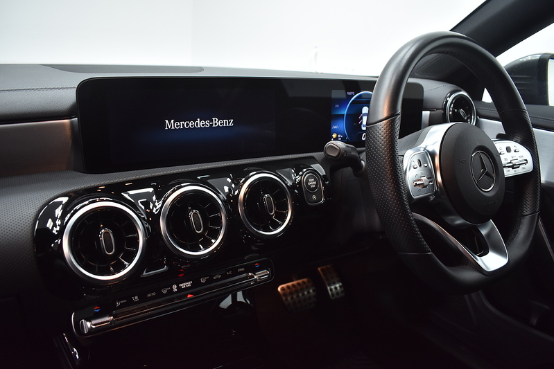 Mercedes-Benz CLA CLA200 AMG Line - U6266