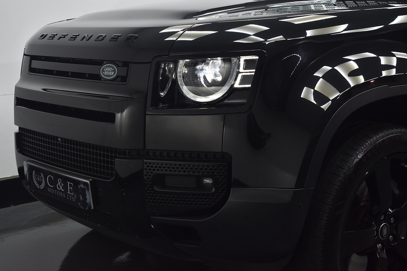 Land Rover Defender 110 SD4 SE - U6281