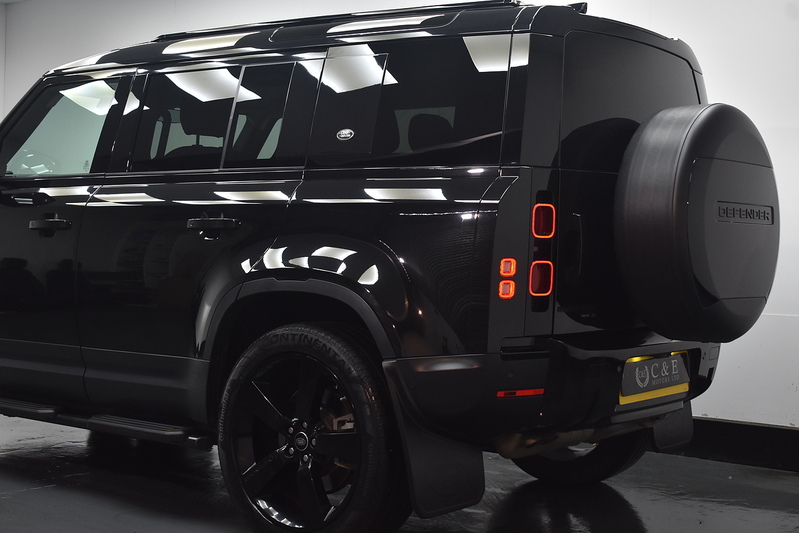 Land Rover Defender 110 SD4 SE - U6281