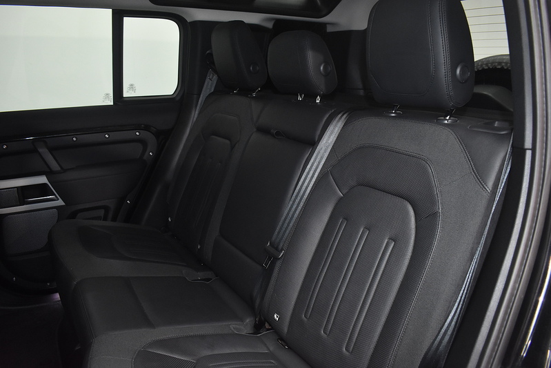 Land Rover Defender 110 SD4 SE - U6281