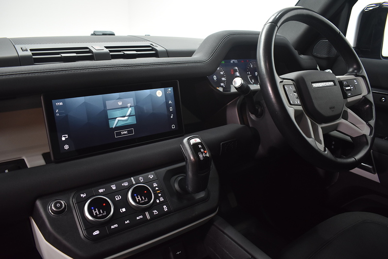 Land Rover Defender 110 SD4 SE - U6281