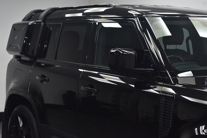 Land Rover Defender 110 SD4 SE - U6281
