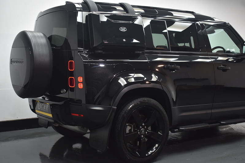 Land Rover Defender 110 SD4 SE - U6281
