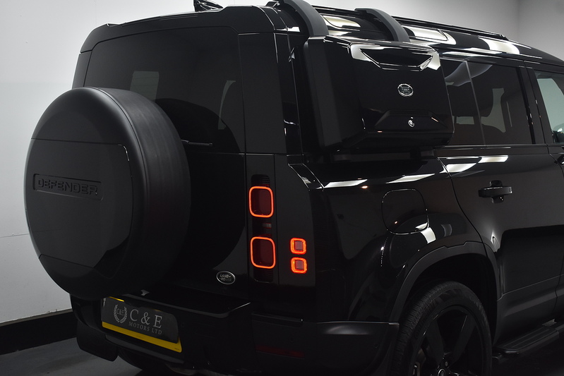 Land Rover Defender 110 SD4 SE - U6281