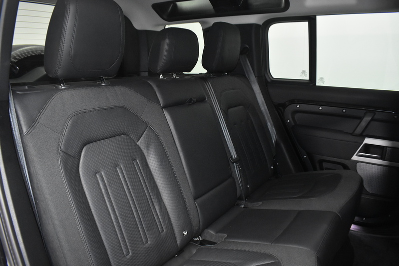 Land Rover Defender 110 SD4 SE - U6281