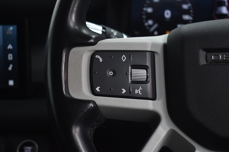 Land Rover Defender 110 SD4 SE - U6281