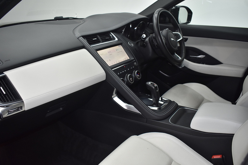 Jaguar E-PACE D180 R-Dynamic SE - U6287