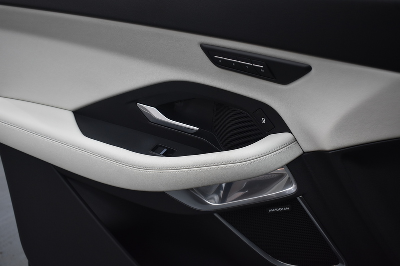 Jaguar E-PACE D180 R-Dynamic SE - U6287