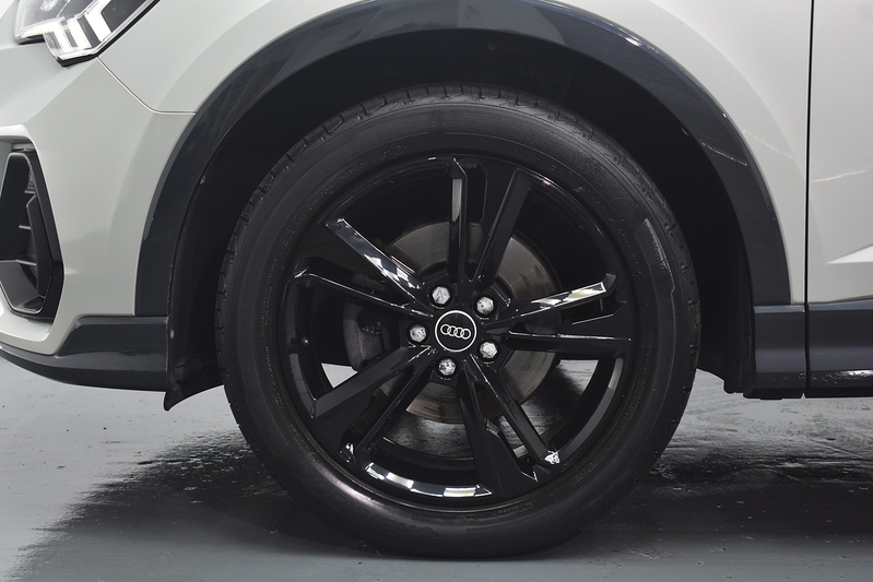 Audi Q3 TFSI CoD S line - U6300