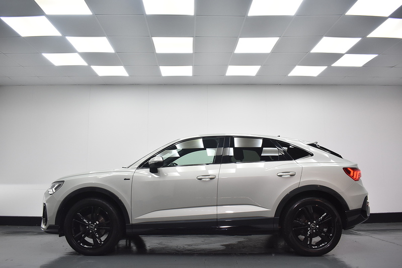 Audi Q3 TFSI CoD S line - U6300