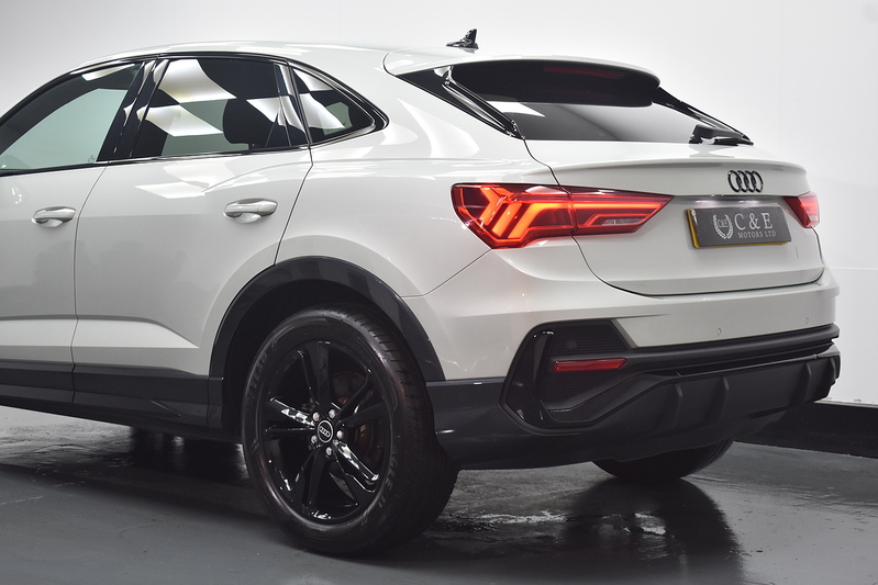 Audi Q3 TFSI CoD S line - U6300