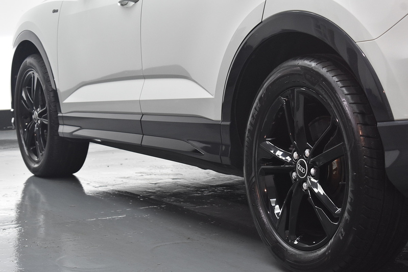 Audi Q3 TFSI CoD S line - U6300