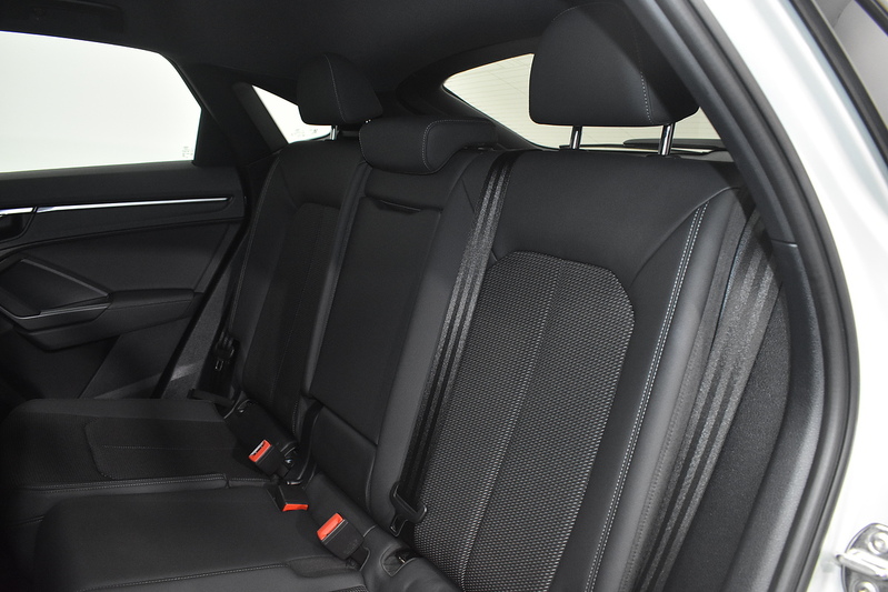 Audi Q3 TFSI CoD S line - U6300