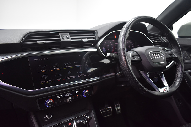 Audi Q3 TFSI CoD S line - U6300