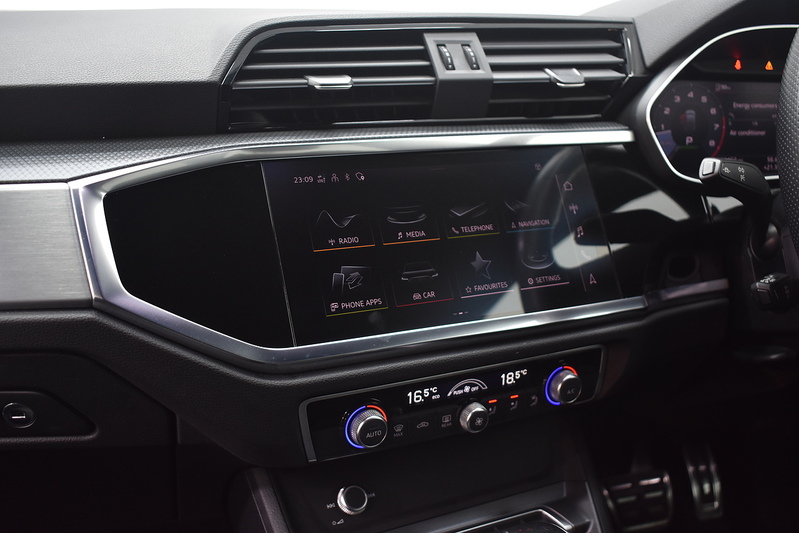 Audi Q3 TFSI CoD S line - U6300