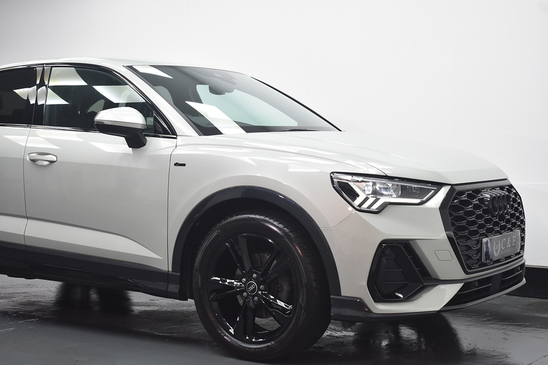 Audi Q3 TFSI CoD S line - U6300