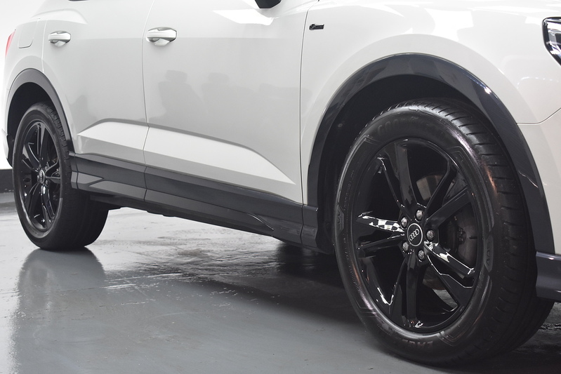 Audi Q3 TFSI CoD S line - U6300