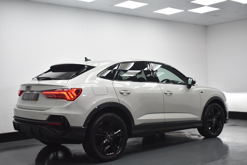 Audi Q3 TFSI CoD S line - U6300