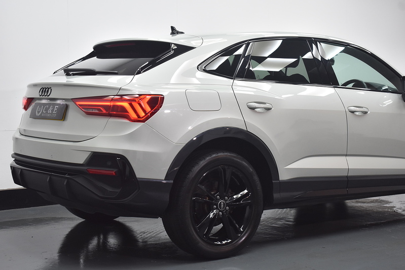 Audi Q3 TFSI CoD S line - U6300