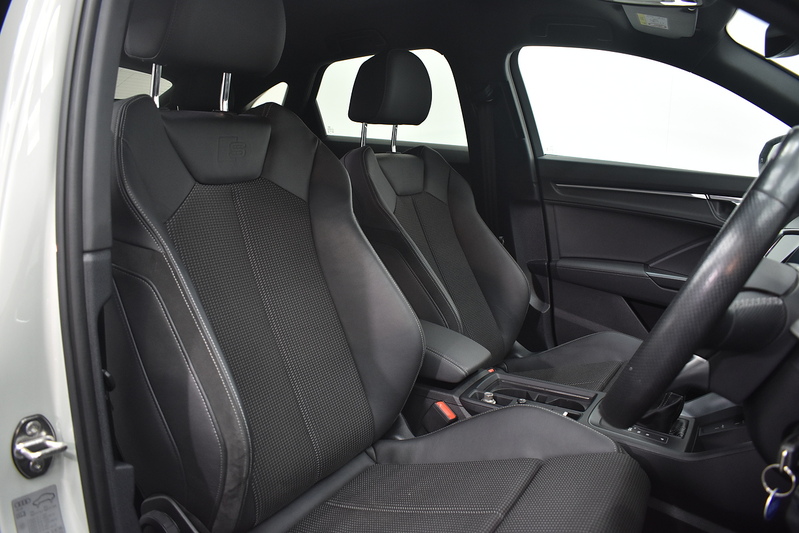 Audi Q3 TFSI CoD S line - U6300