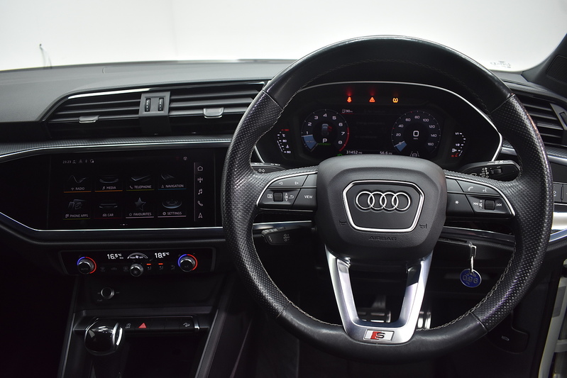 Audi Q3 TFSI CoD S line - U6300