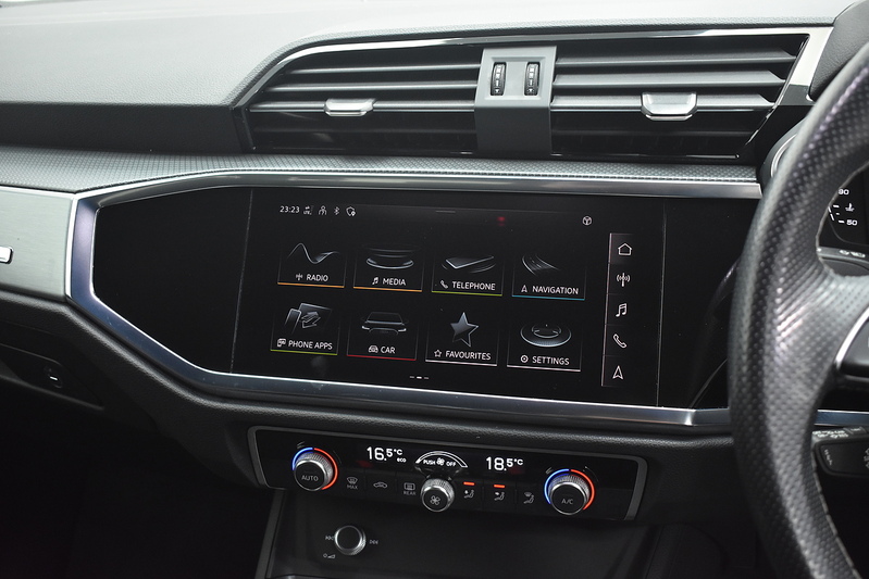 Audi Q3 TFSI CoD S line - U6300