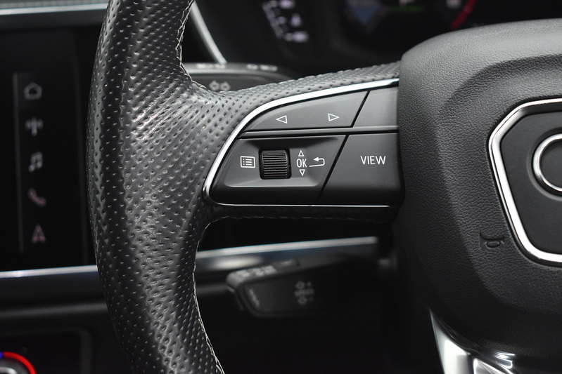 Audi Q3 TFSI CoD S line - U6300