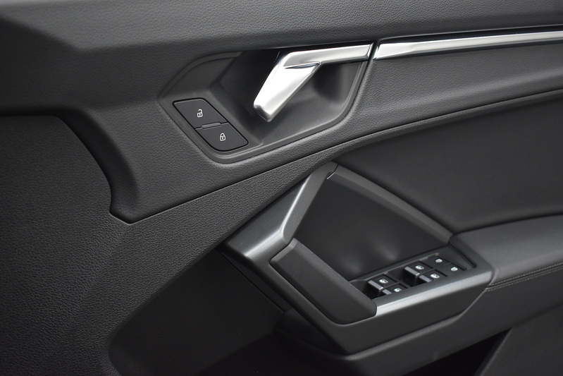 Audi Q3 TFSI CoD S line - U6300