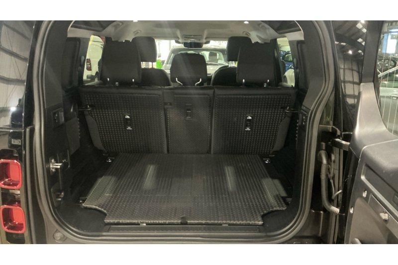Land Rover Defender 110 D250 MHEV SE - U6304
