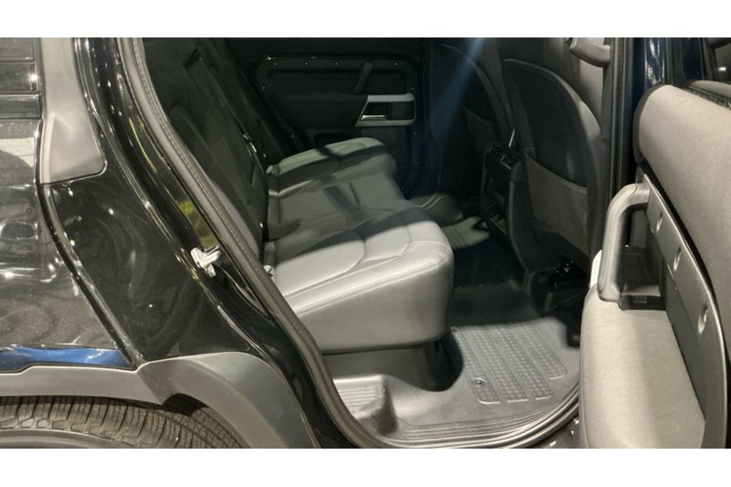 Land Rover Defender 110 D250 MHEV SE - U6304