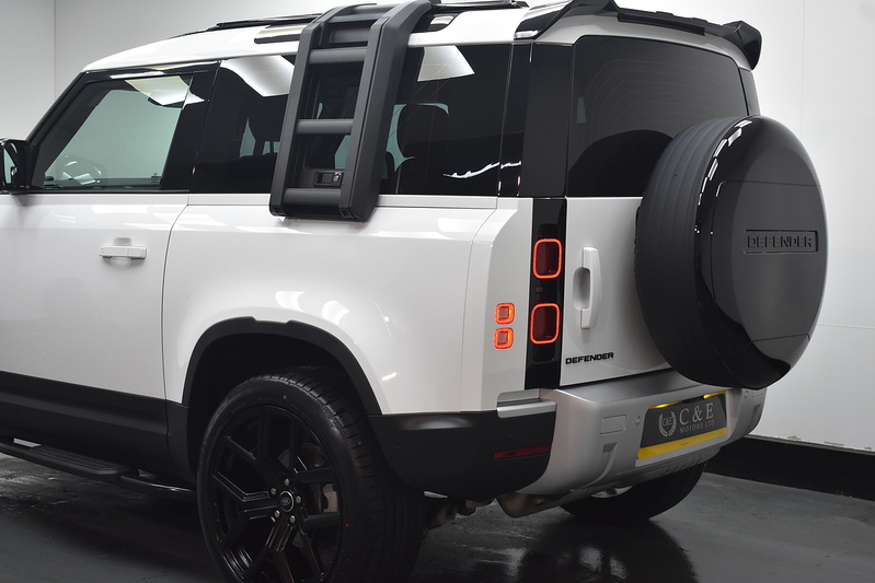 Land Rover Defender 90 D200 MHEV S - U6305